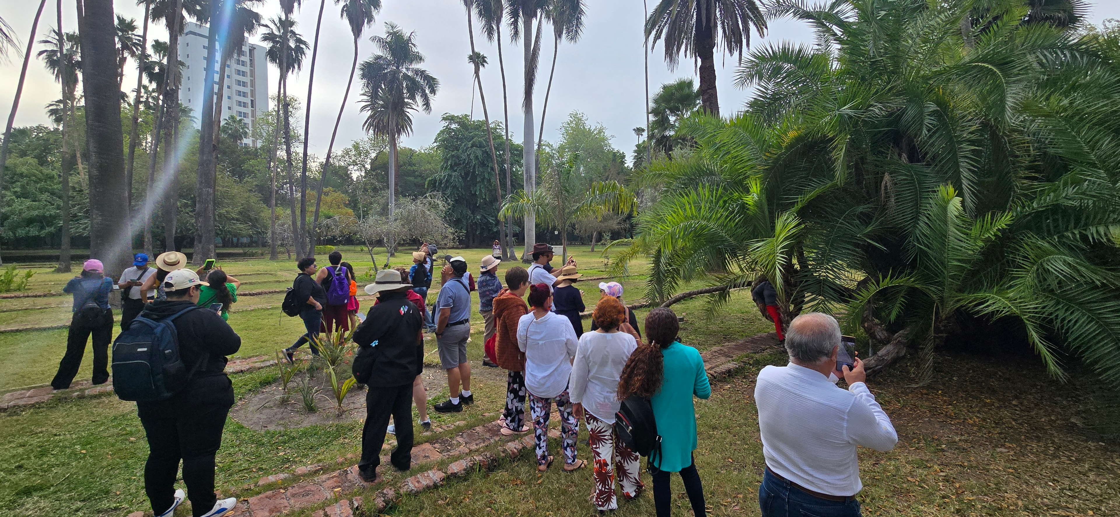 Grupo en el Jardín Botánico Benjamin Johnston - Los Mochis